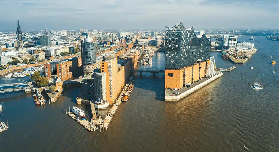 Peakside and Partners Group sell office property in Hamburg