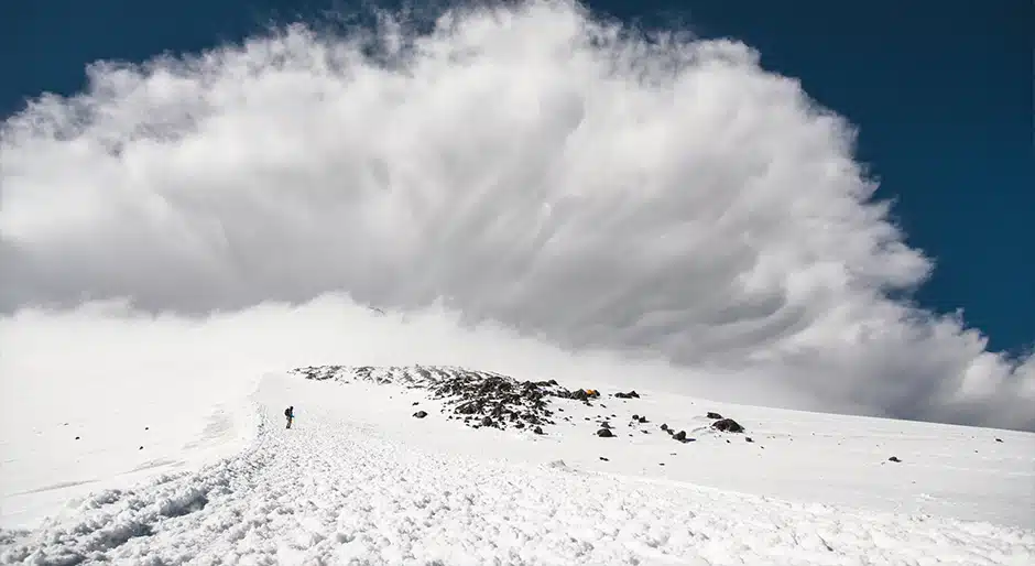 Avalanches in slow motion