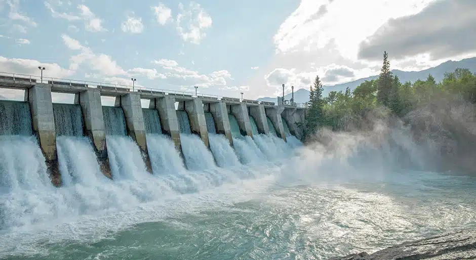 European hydropower in the age of climate change: Why changing rainfall patterns increase the value of local expertise, active asset management and diversified portfolios